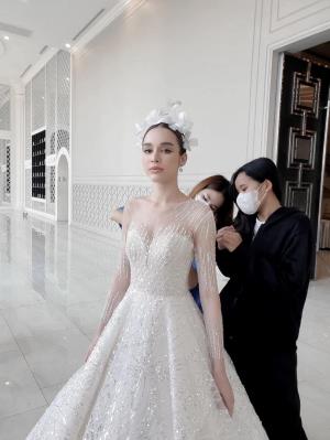 ชุดเจ้าสาวและชุดเจ้าบ่าว ชุดสากล เช่าที่แบมบี้ เวดดิ้ง ห้วยขวาง